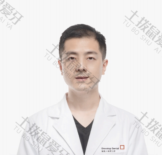 罗伟