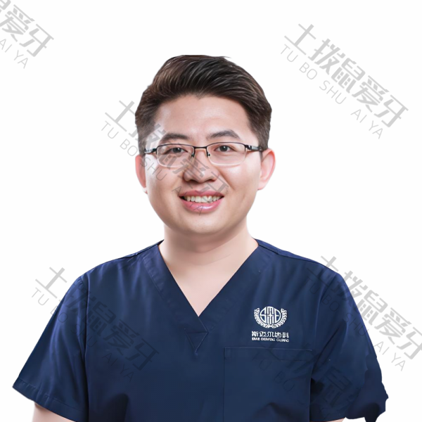 李健男