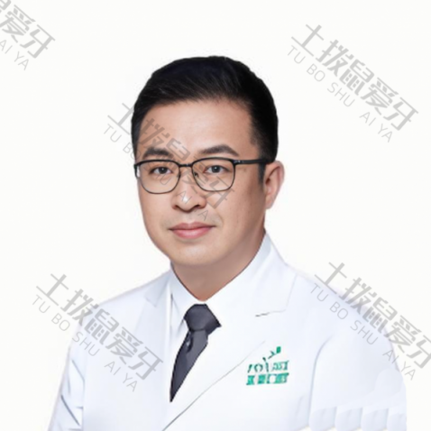 周炜